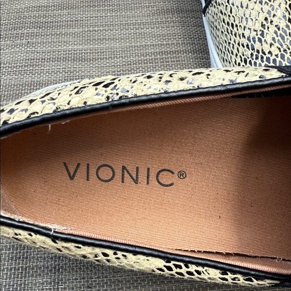 Vionic Demetra Croc Size 6 Slip-On Loafers - Picture 2 of 10